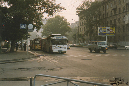 Троллейбусы подъезжают к железнодорожному вокзалу